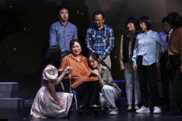 源顺网 开心就是免疫力，坚持就是胜利！话剧《哎哟，不怕》2.0版演员有话说